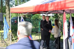 Uroczystość instalacji słoweńskiego ula w Grębocinie