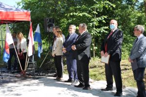 Uroczystość instalacji słoweńskiego ula w Grębocinie