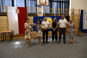 Wiesławie Geras i Teresie Szatkowskiej dziękowała także delegacja pracowników szkoły