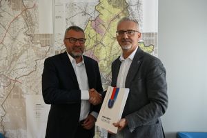 Od prawej wójt Marek Nicewicz i prezes ZUK Marcin Cichal