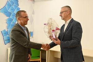 Wójt Marek Nicewicz dziękuje dotychczasowemu zastępcy Wojciechowi Rakowieckiemu