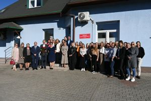 Załoga Centrum Usług Społecznych wraz z władzami gminy i zaproszonymi gośćmi