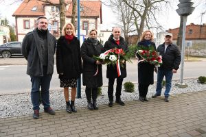 Przedstawiciele władz gminy i Andrzej Czech - syn działacza rolniczego