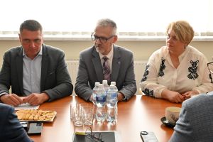 Na zdjęciu m.in. wójt Marek Nicewicz i Agnieszka Janiaczyk-Dąbrowska, członek zarządu