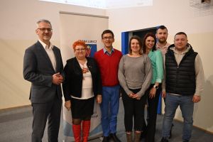 Alicja Zielińska wraz z właśnie wybraną Radą Sołecką i wójtem Markiem Nicewiczem, marzec 2024 r.