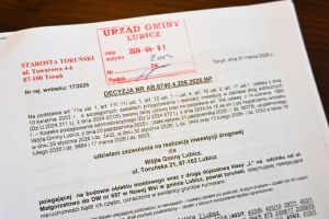 Pozwolenie na budowę (ZRID) zostało wydane 31 marca, a wpłynęło do Urzędu Gminy Lubicz 1 kwietnia br.