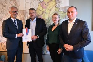 Podpisanie umowy na budowę kanalizacji w Lubiczu Dolnym