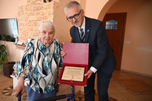 Pani Sabina Wiśniewska i wójt Marek Nicewicz