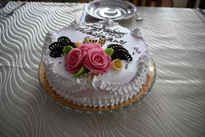 Jeden z tortów urodzinowych