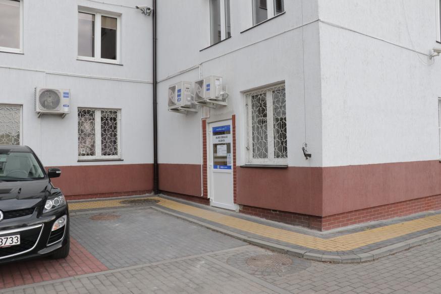 Do urzędu wejdziemy od tyłu głównego budynku