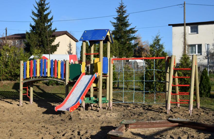 Modernizacja placu zabaw w Lubiczu Dolnym