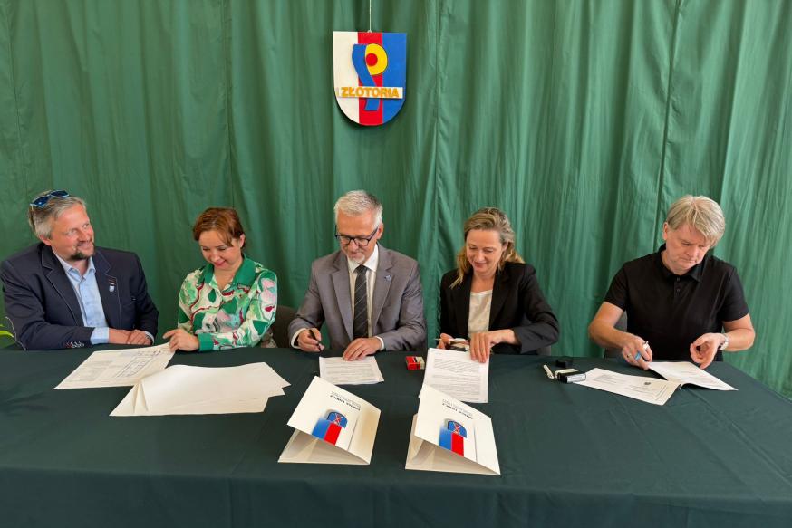 Podpisanie umowy na przebudowę szkoły w Złotorii