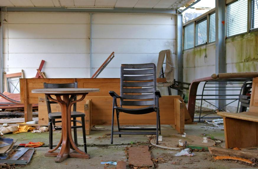 Zepsute meble. Fot. Pixabay