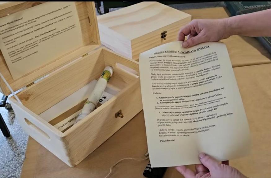 Screen z filmiku promującego escape room