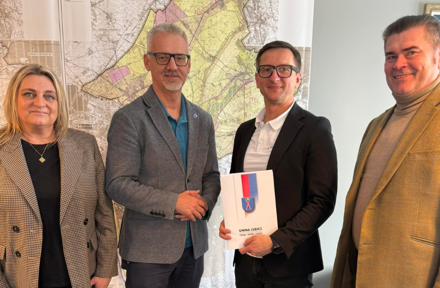 Podpisanie umów na przebudowę ul. Szkolnej w Grębocinie